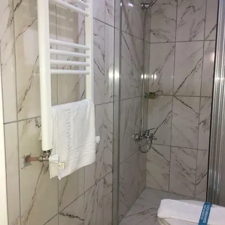 Butik מלון 2*